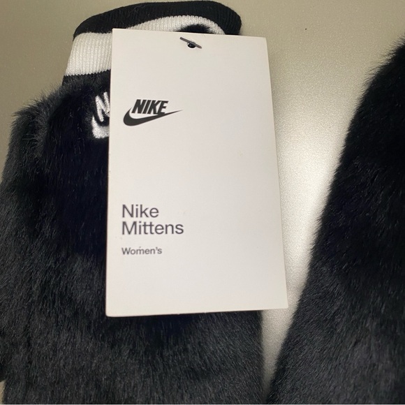 NWT Nike Women’s Warm Faux Fur Mittens - Size XS/S - Picture 7 of 7